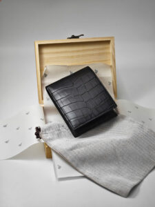 ví gấp da cá sấu thủ công