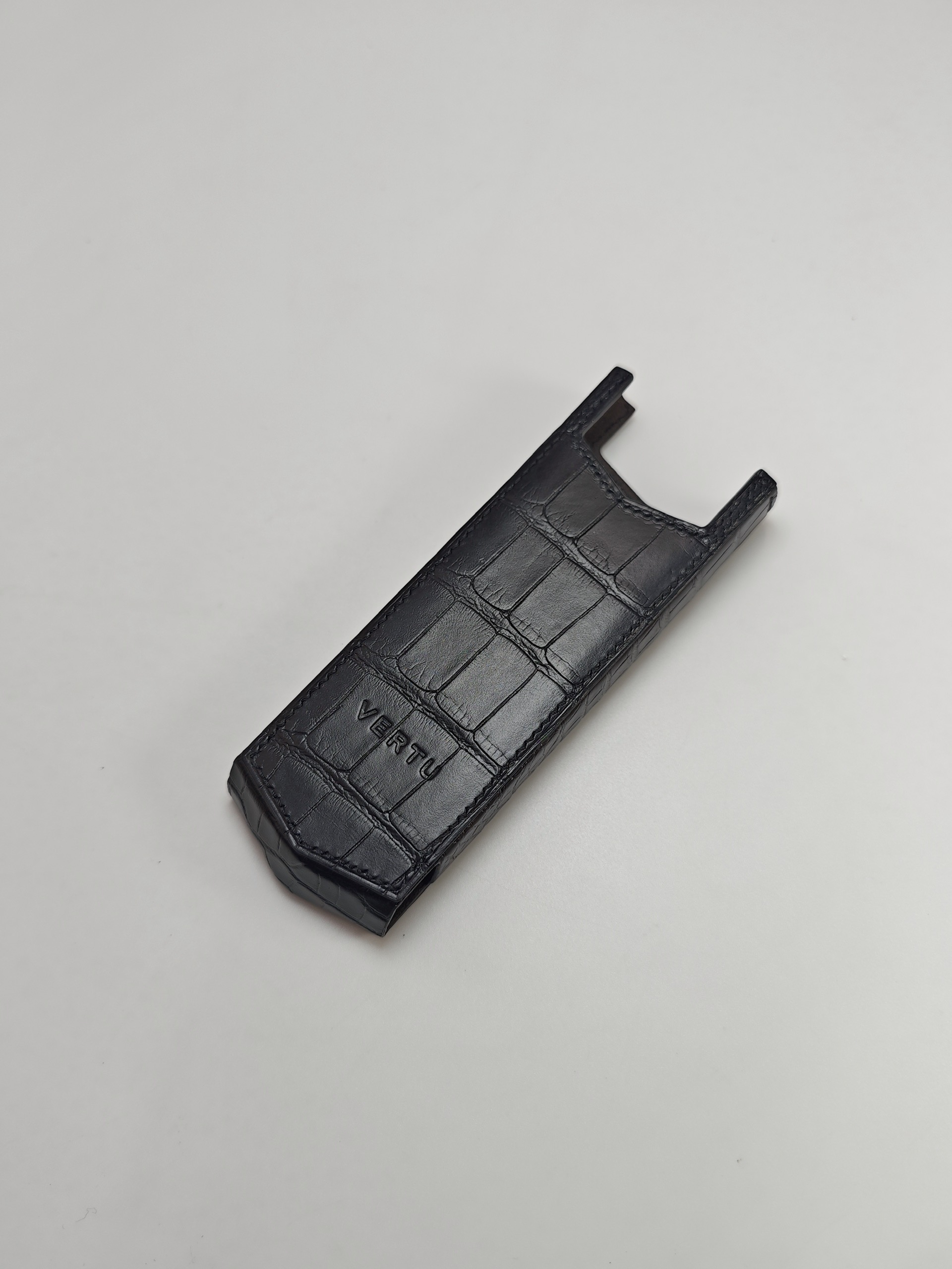 Bao da điện thoại Vertu Signature S da cá sấu Pháp - Hình ảnh 5