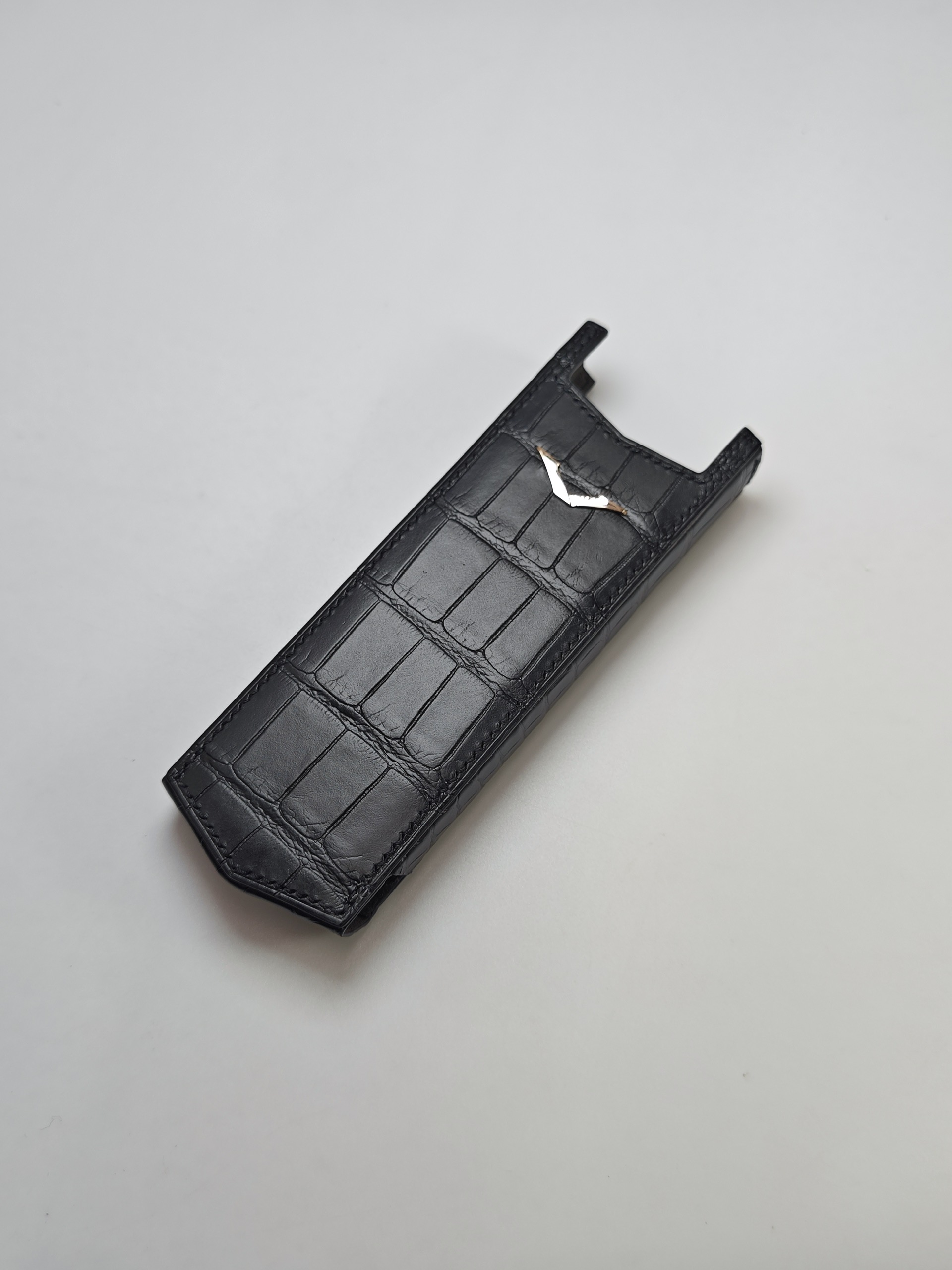 Bao da điện thoại Vertu Signature S da cá sấu Pháp - Hình ảnh 6