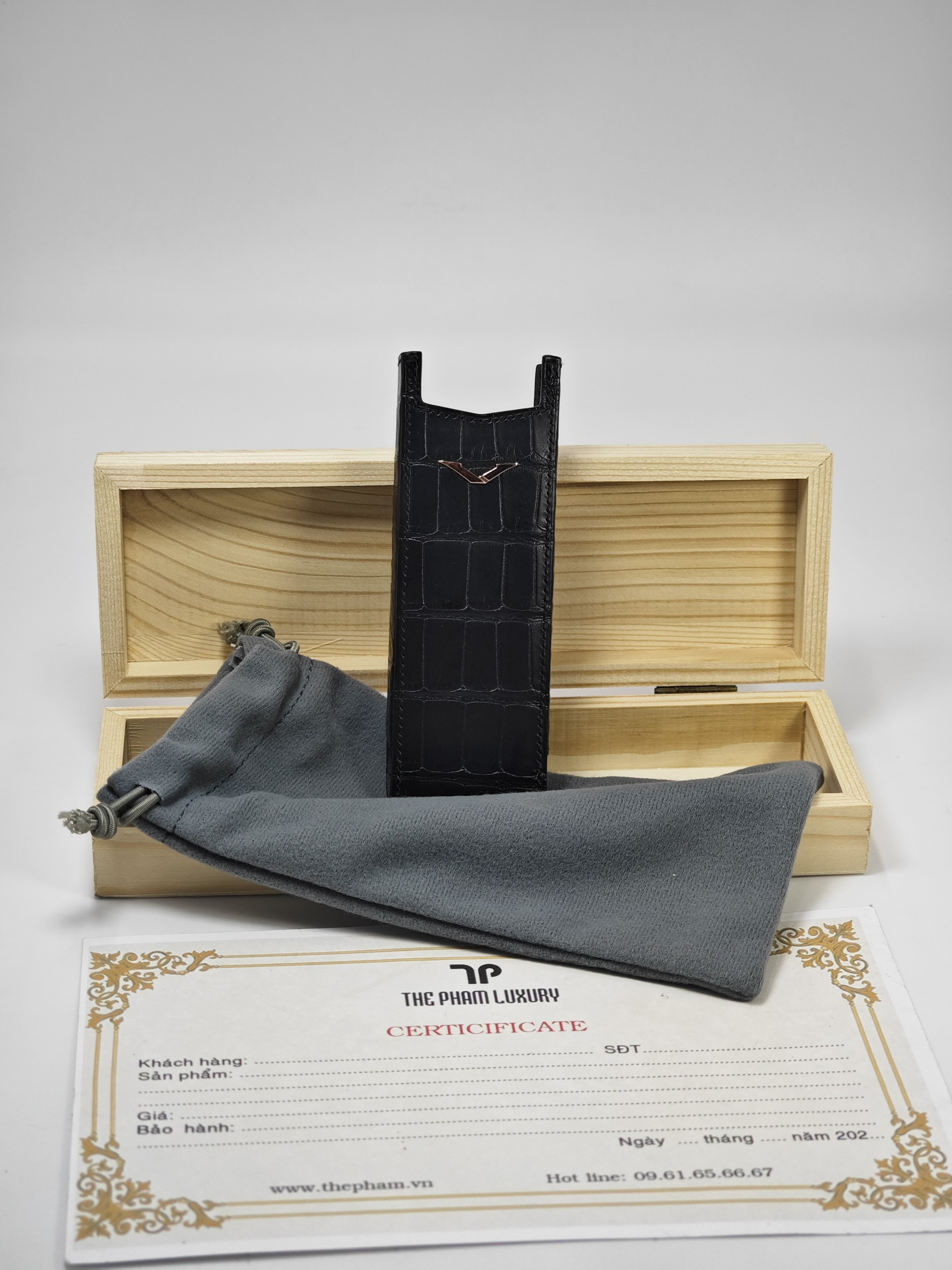 Bao da điện thoại Vertu Signature S da cá sấu Pháp