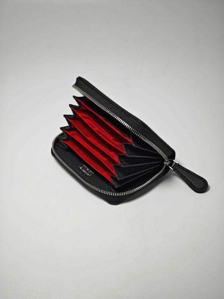 Ví đựng thẻ nam khóa kéo nhiều ngăn xếp, lót gấm tơ tằm đỏ – Silk Card Holder Thế Phạm