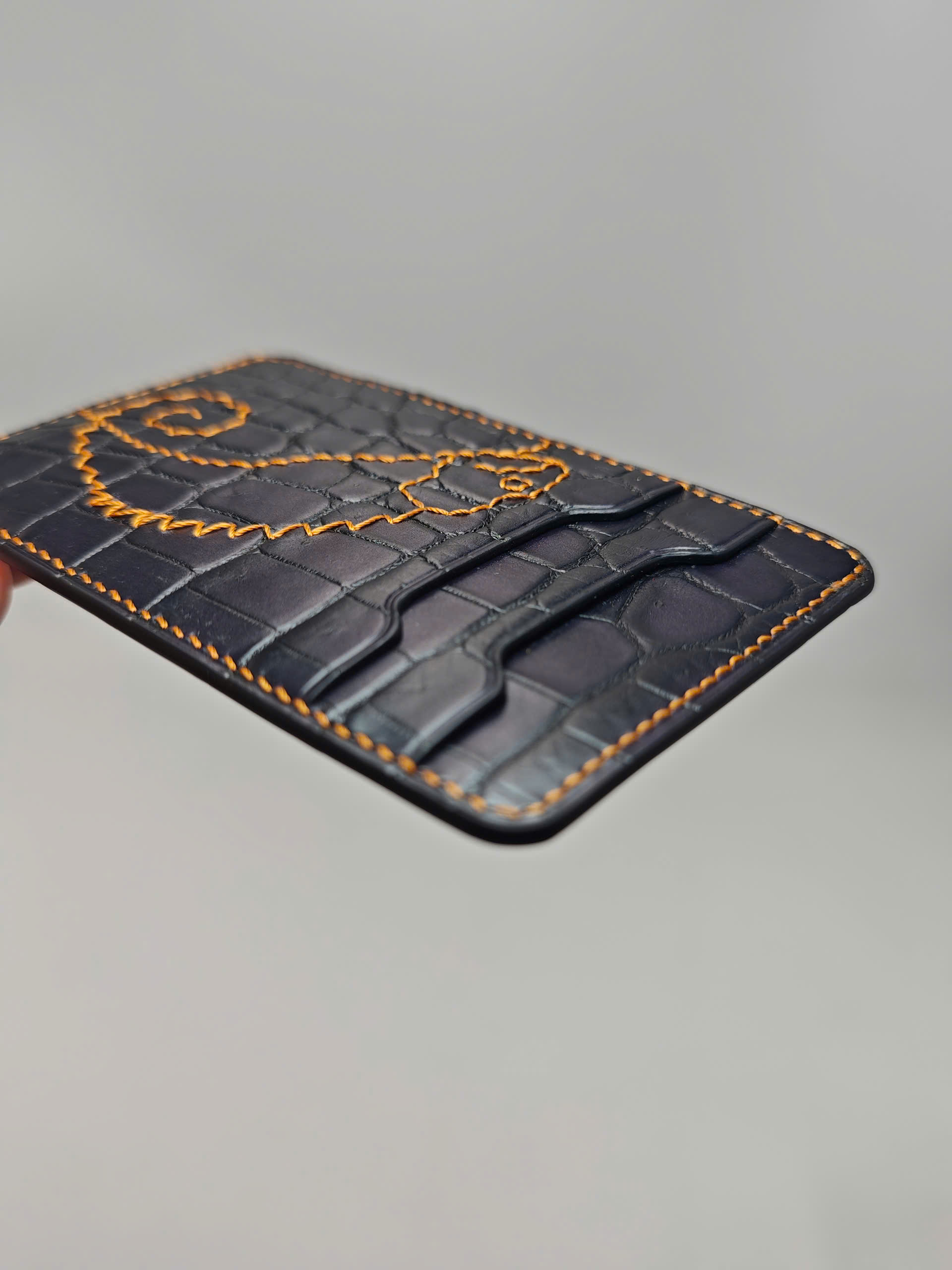 TP Gecko Signature – ví thẻ da cá sấu thủ công - Hình ảnh 3