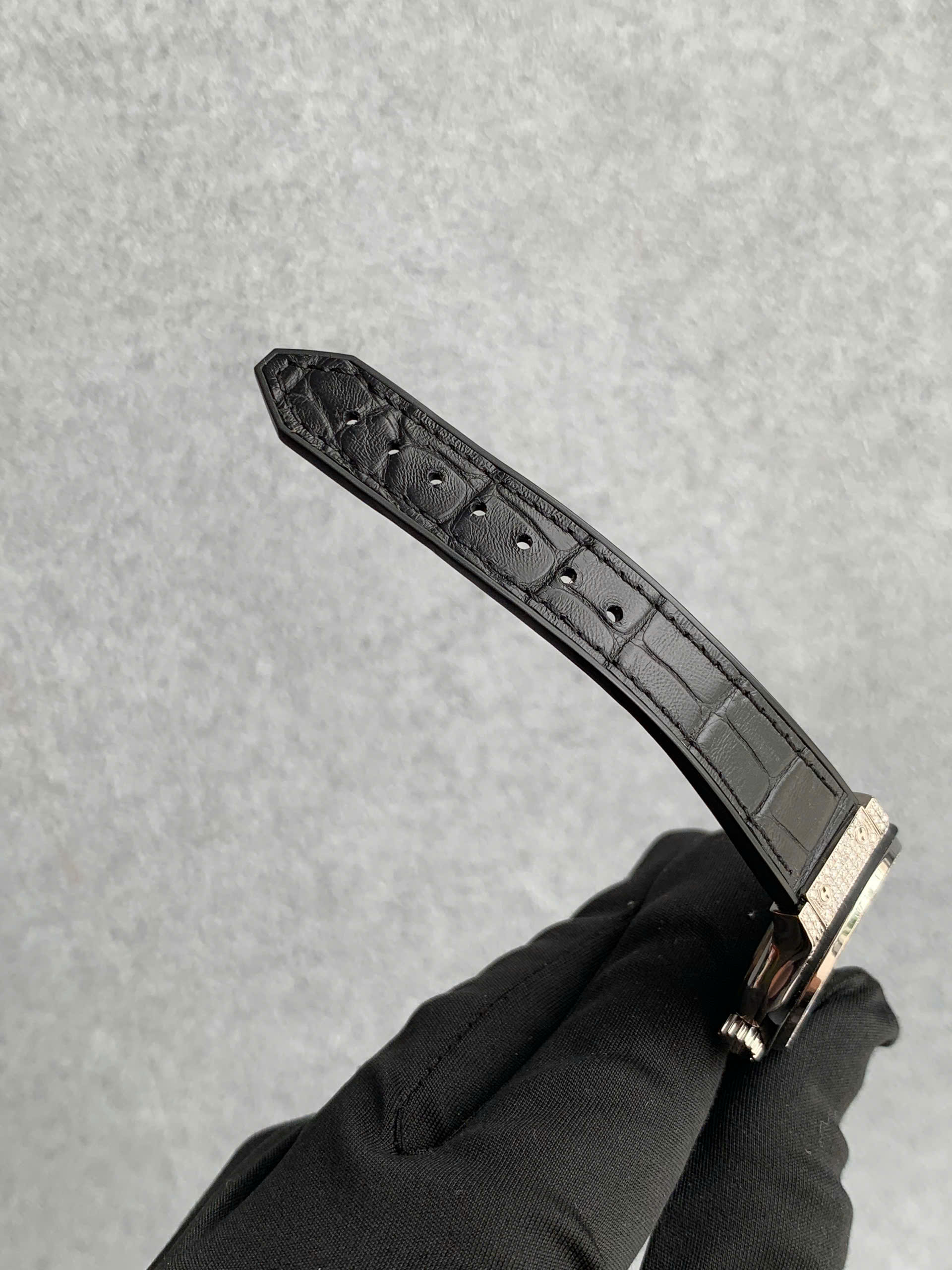 Thay mặt da Hublot da cá sấu Pháp cho đồng hồ nữ