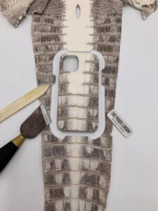 Ốp iPhone da cá sấu bạch tạng Himalayan cao cấp