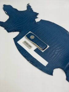 Bọc da điện thoại XOR cá sấu Pháp màu xanh navy