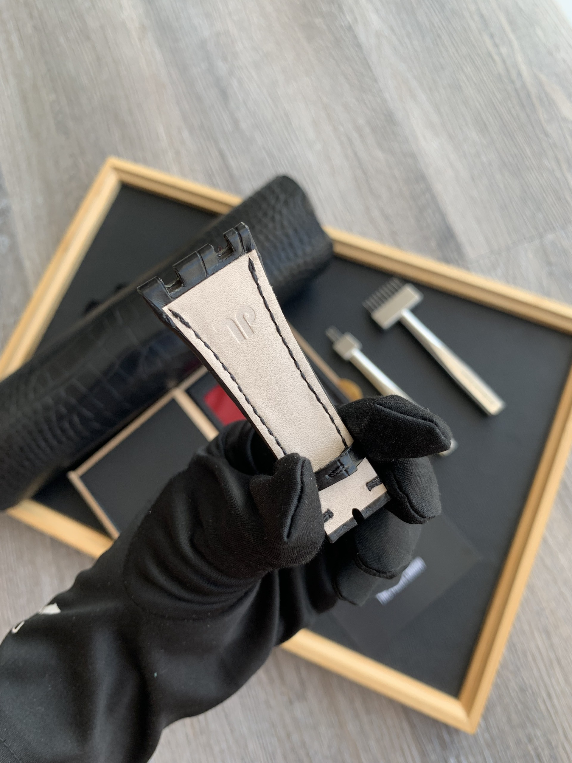 Dây đồng hồ Audemars Piguet da cá sấu Pháp vân bụng màu đen - Hình ảnh 6