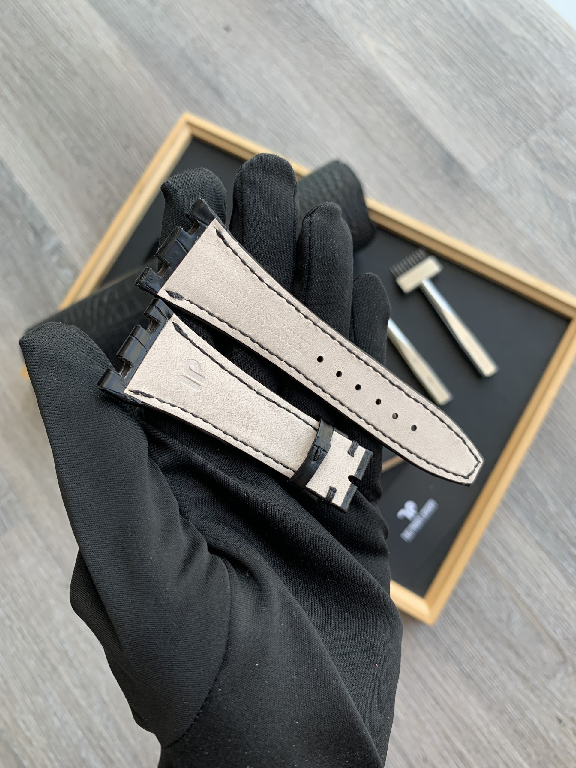 Dây đồng hồ Audemars Piguet da cá sấu Pháp vân bụng màu đen - Hình ảnh 4