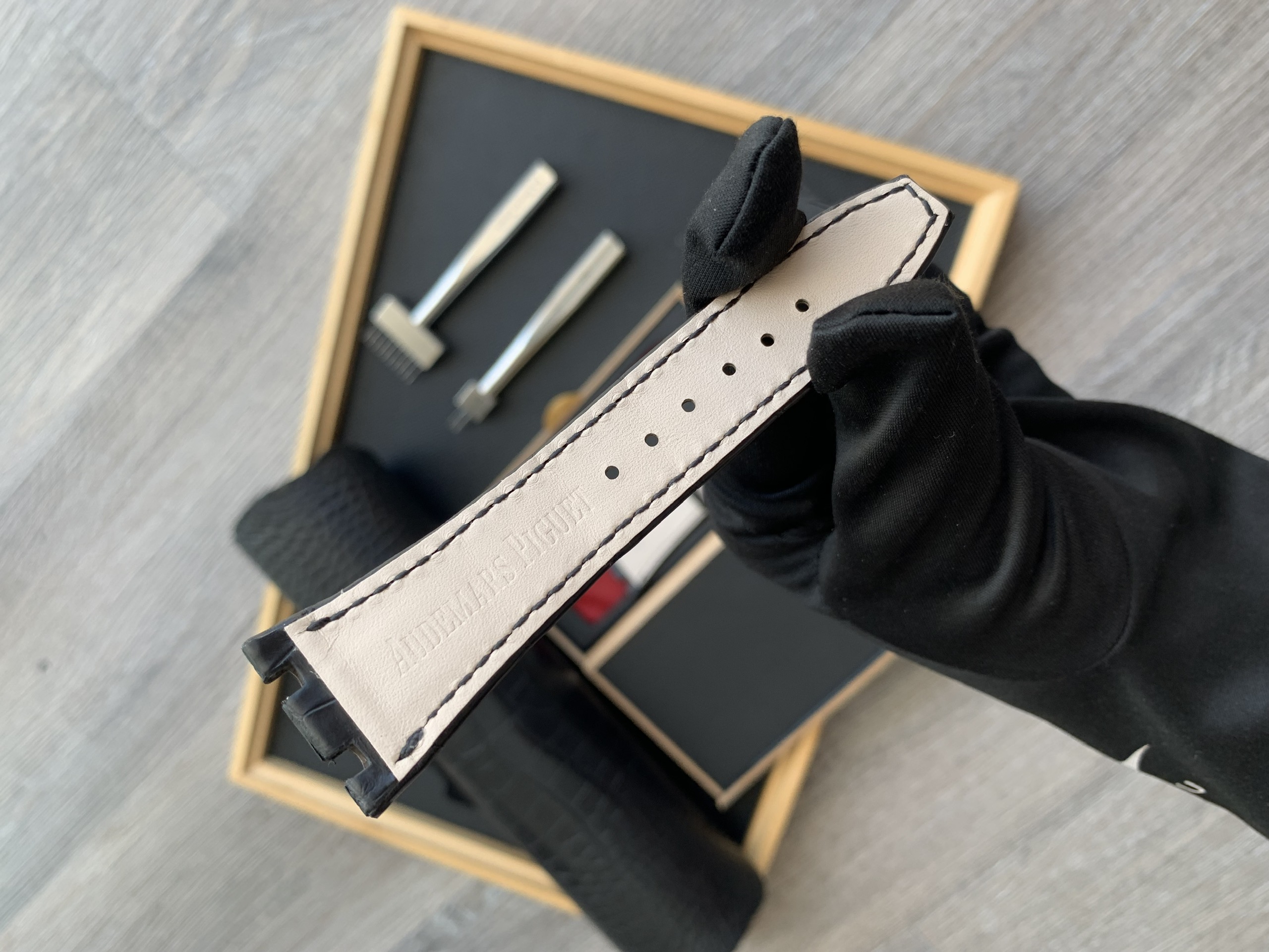 Dây đồng hồ Audemars Piguet da cá sấu Pháp vân bụng màu đen - Hình ảnh 8