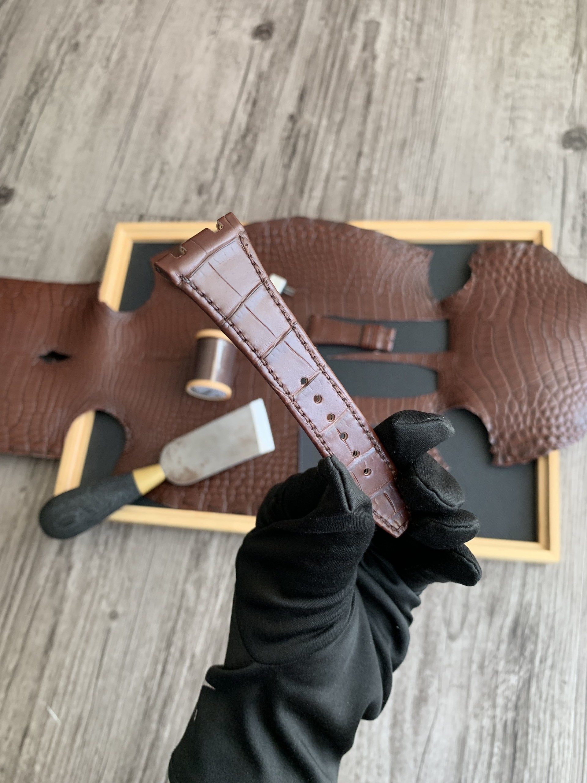 Dây đồng hồ Audemars Piguet da cá sấu Pháp vân bụng màu nâu - Hình ảnh 5