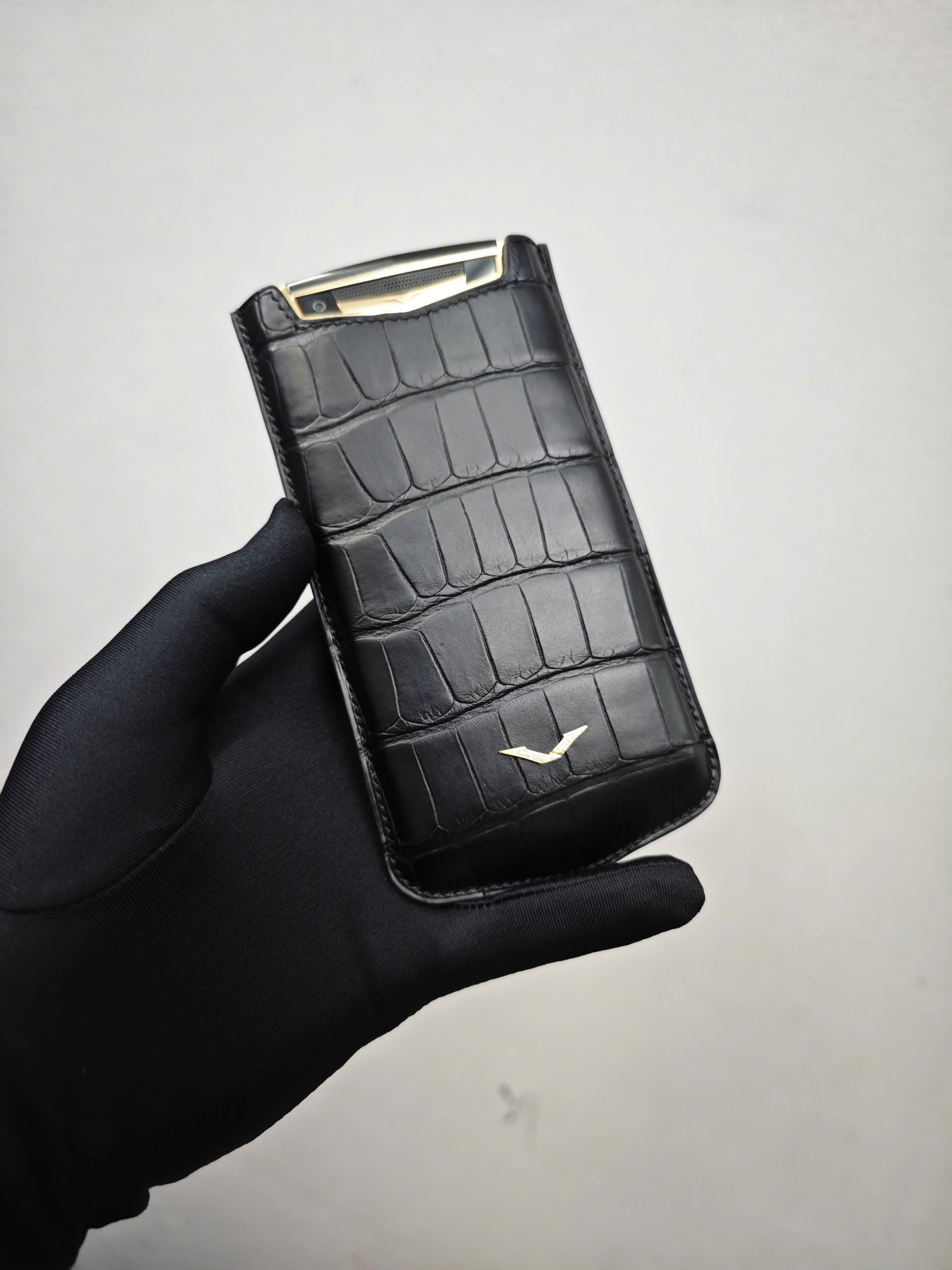 Bao da điện thoại Aster P da cá sấu Pháp màu đen - Hình ảnh 4
