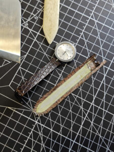 Dây đồng hồ Omega nữ da cá sấu Pháp