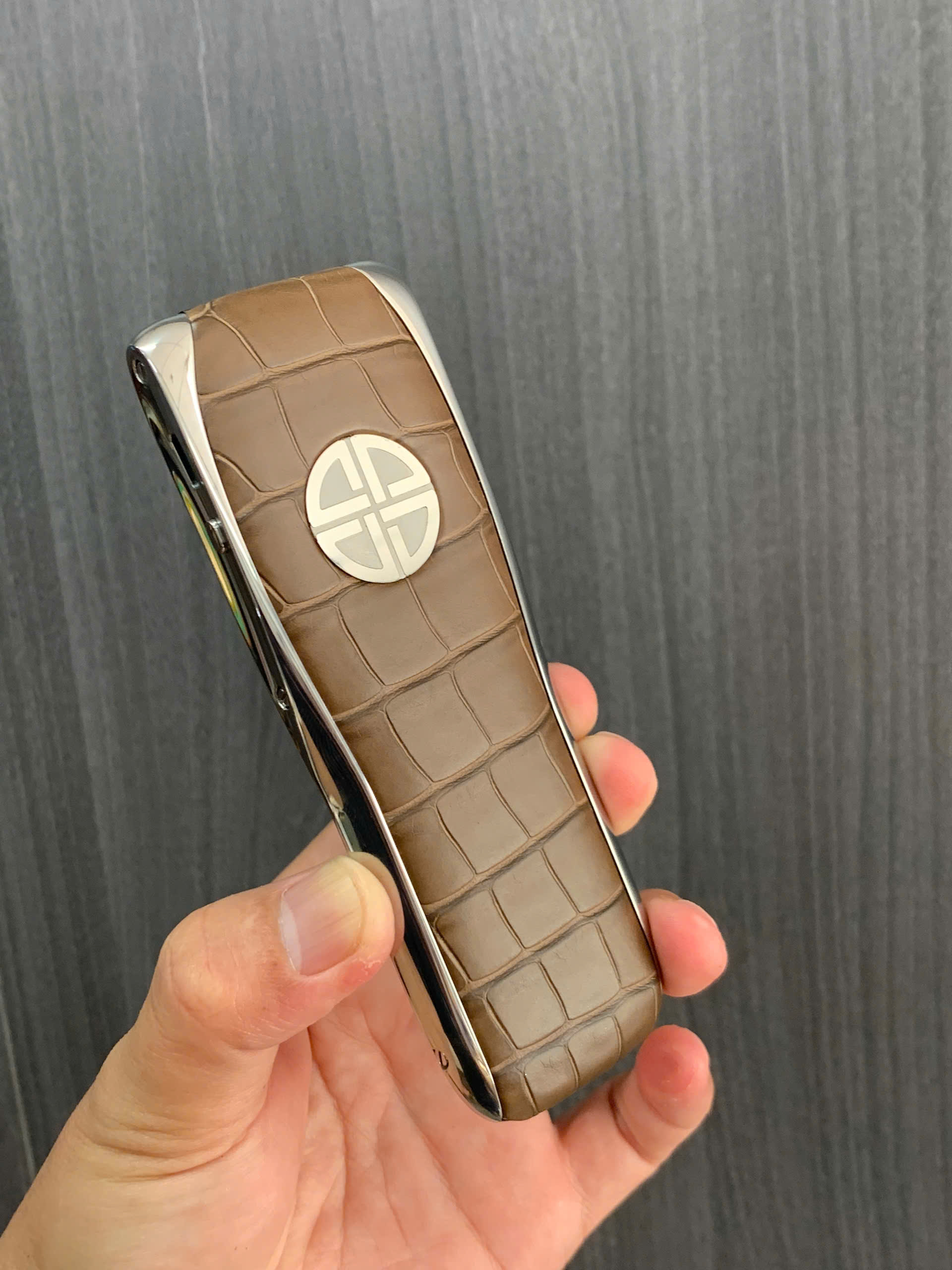 Bọc da Xor da cá sấu Pháp màu Taupe - Hình ảnh 4