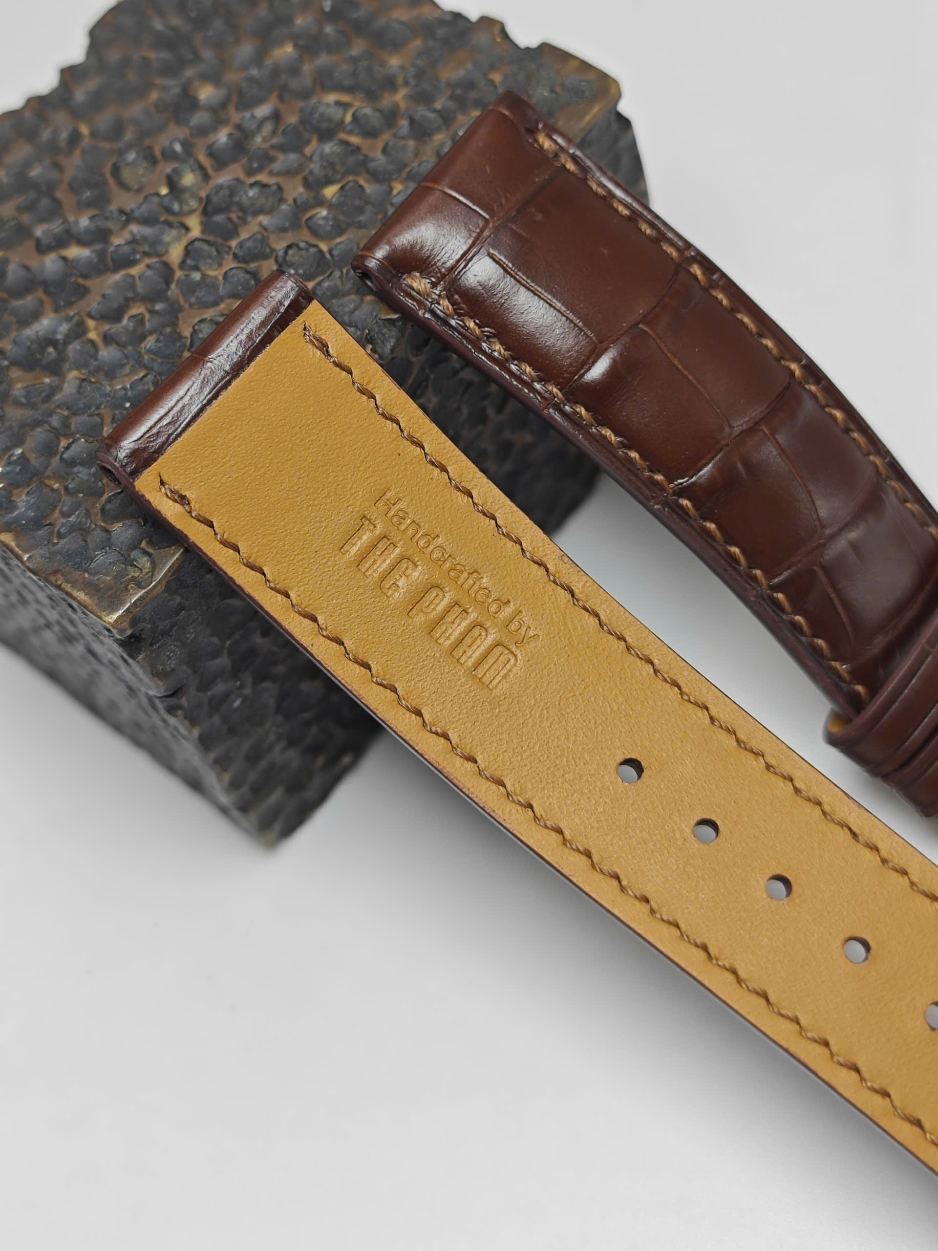 Dây đồng hồ Doxa cá sấu Pháp màu nâu - Hình ảnh 2