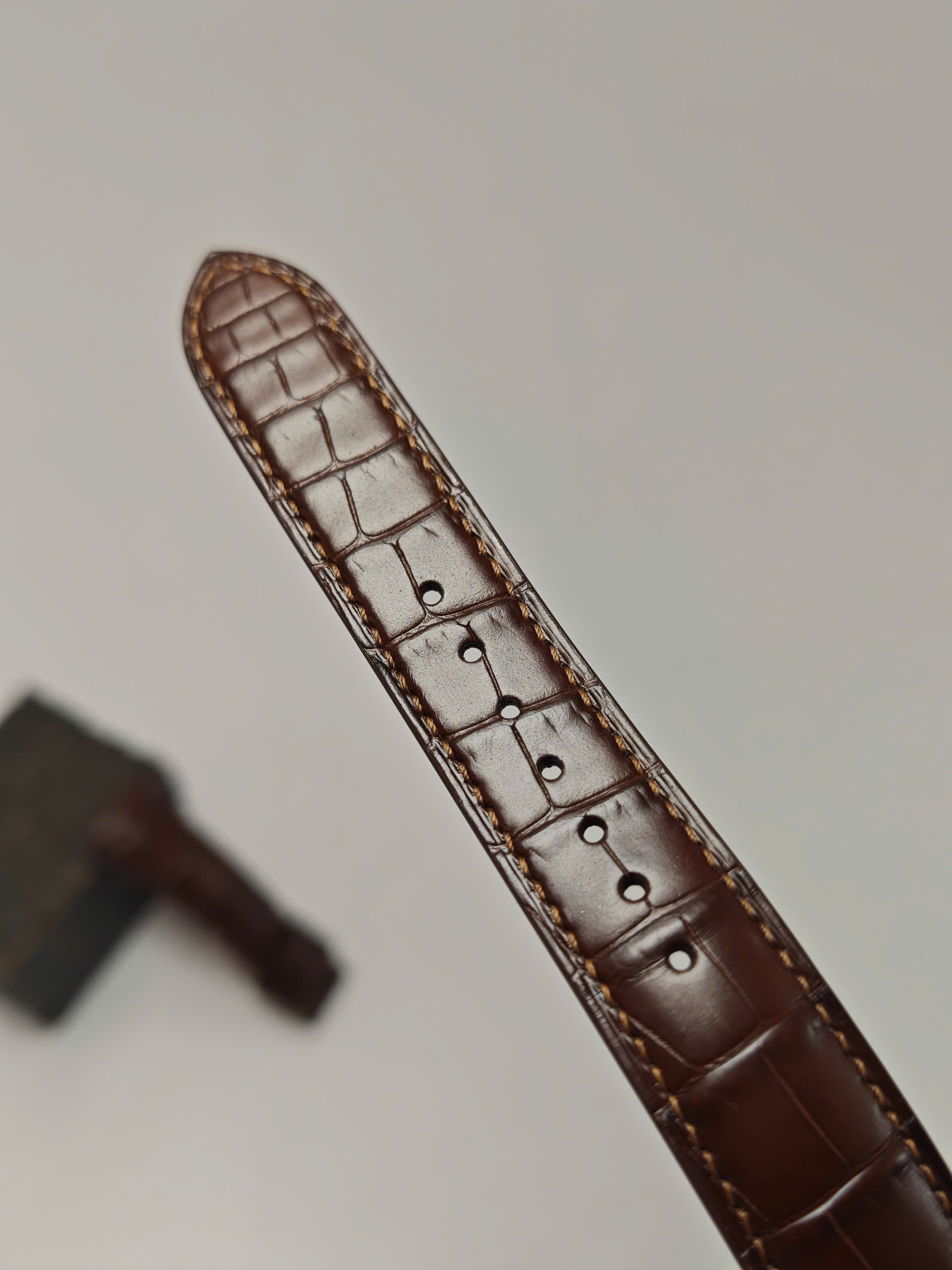 Dây đồng hồ Doxa cá sấu Pháp màu nâu - Hình ảnh 3