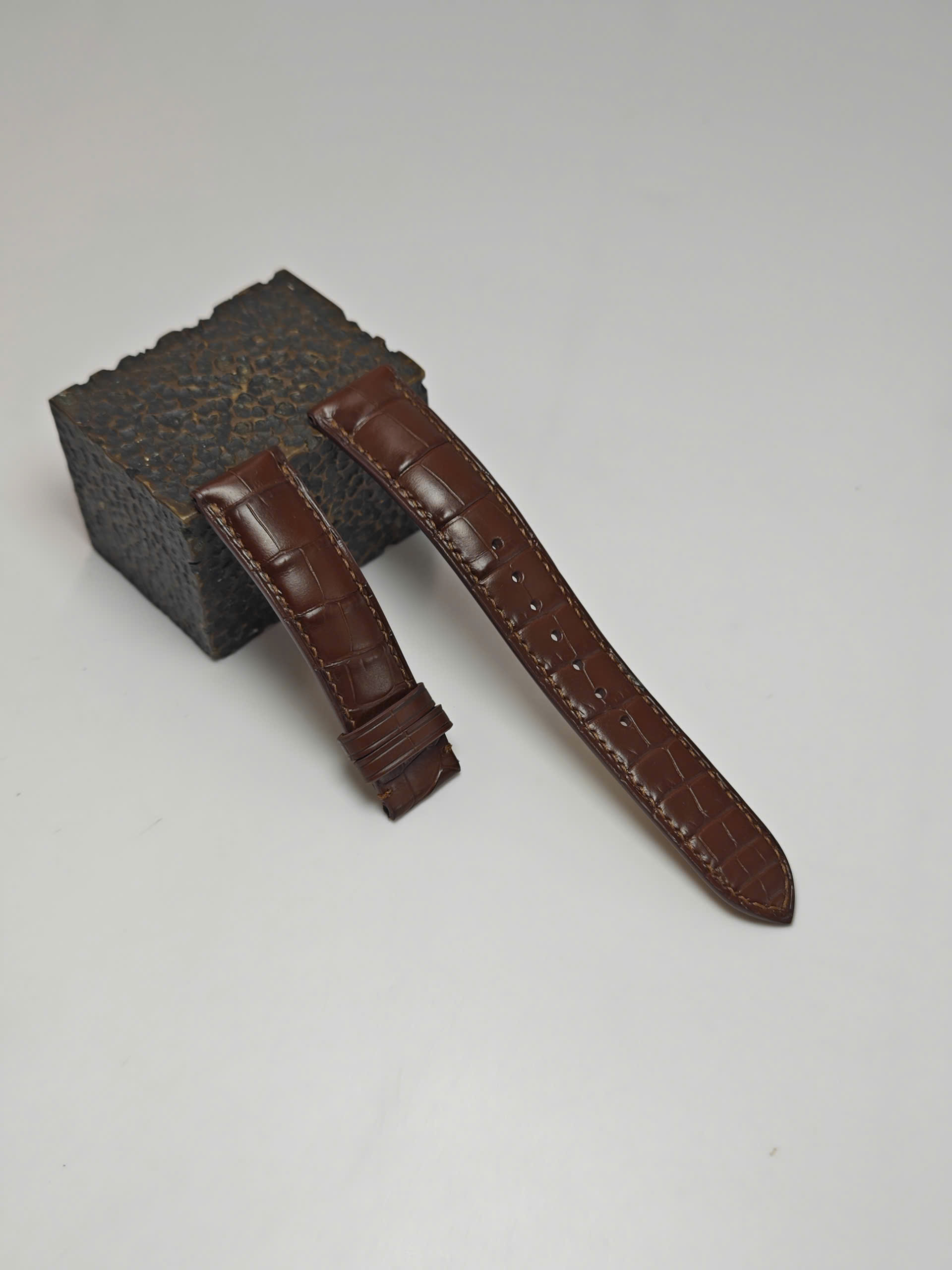 Dây đồng hồ Doxa cá sấu Pháp màu nâu