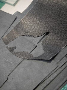 Khi máy lạng da ‘dỗi’ và bài học nhỏ trong xưởng da Thế Phạm