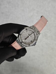 Dây đồng hồ Hublot Classic Fusion da cá sấu Pháp màu hồng