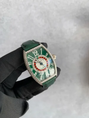 Dây da cá sấu đồng hồ Franck Muller màu xanh lục đậm lắp trên đồng hồ, do Thế Phạm chế tác